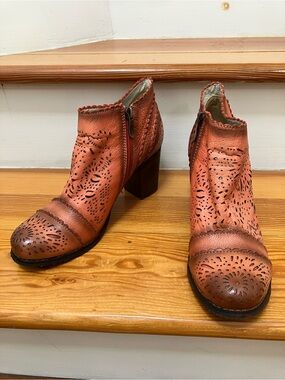 L'Artiste by Spring Step Bao Boots Laser Cut High Heel Booties Leather 38, 7.5